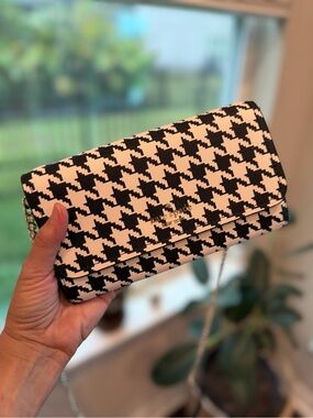 kate spade Black and White Houndstooth Chain Crossbody Wallet On Chain WOC